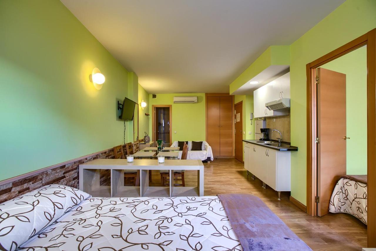 Apartamentos Barajas Madrid Exterior photo
